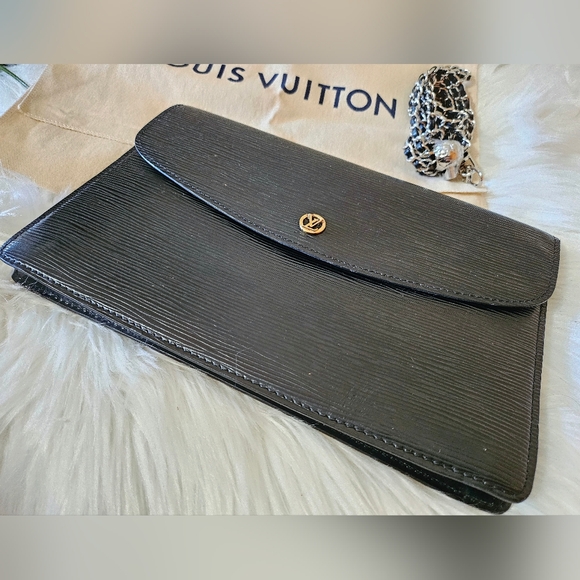 🖤 Louis Vuitton Epi Montaigne 🖤 - Picture 5 of 16